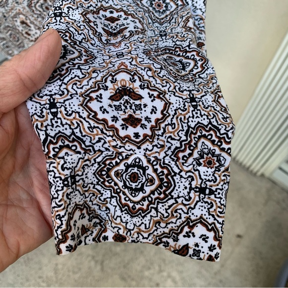 PRIMARK. Slip on Shirt. 3/4 Sleeves. Abstract design. 100% Viscose. Size… - Picture 5 of 9